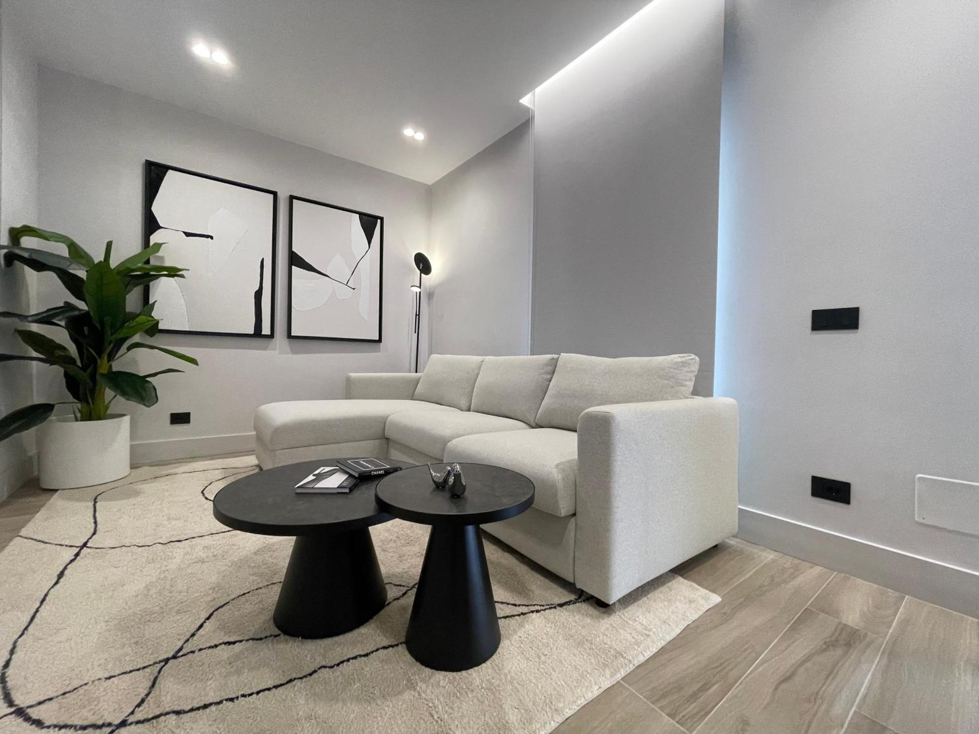 Apartment Superior 1br - Fully Renovated & Equipped - Prime Location In Historical Centre - Garibaldi#2 - Free Parking *
