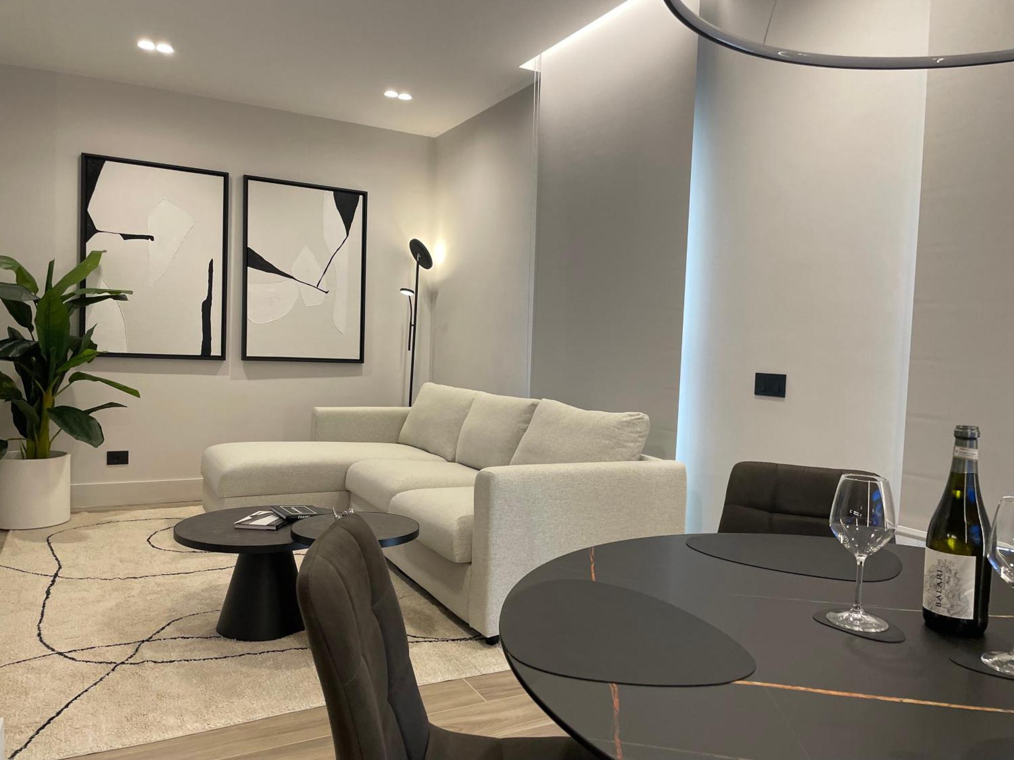 Superior 1br - Fully Renovated & Equipped - Prime Location In Historical Centre - Garibaldi#2 - Free Parking *