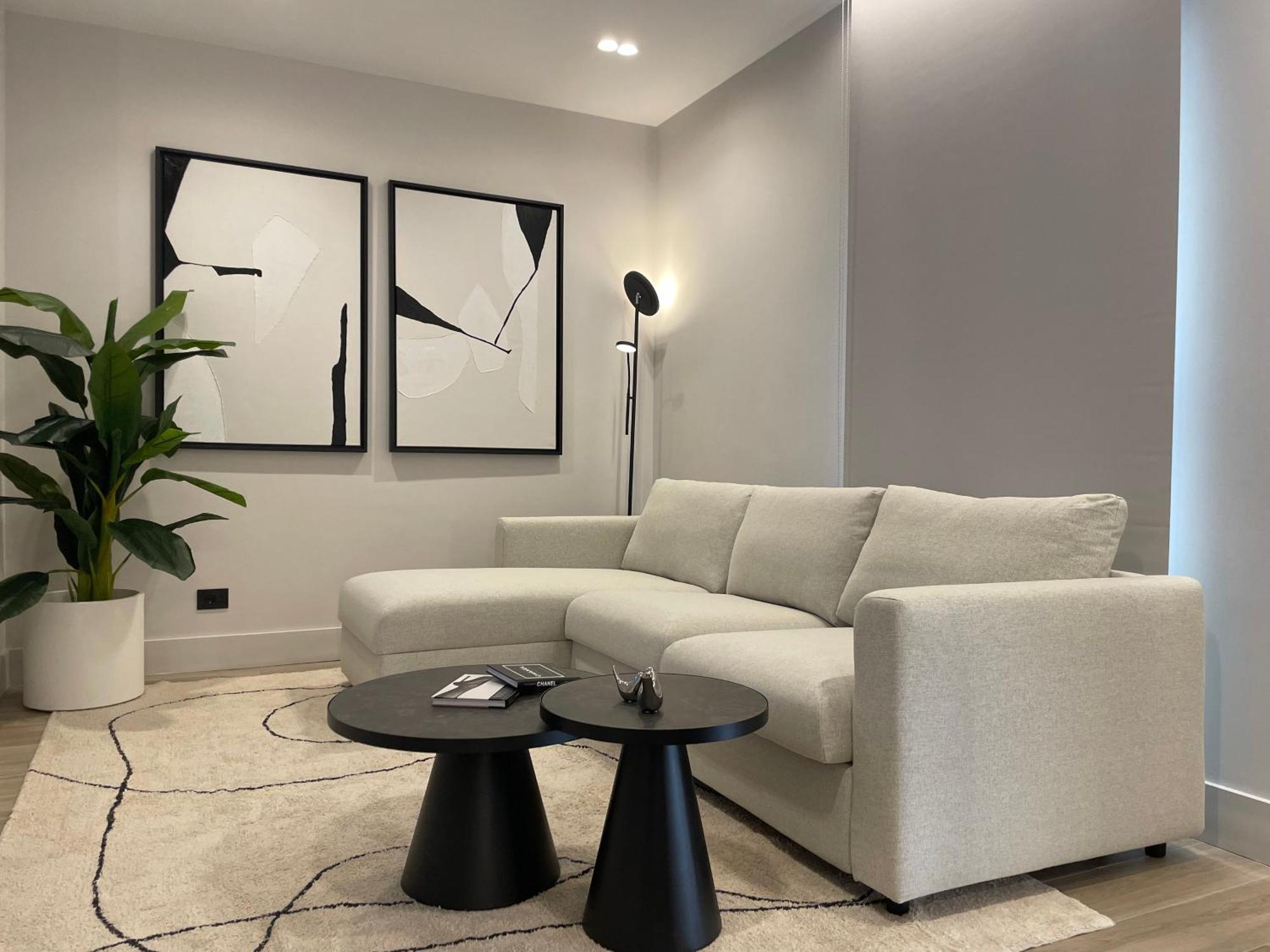 Superior 1br - Fully Renovated & Equipped - Prime Location In Historical Centre - Garibaldi#2 - Free Parking Apartment