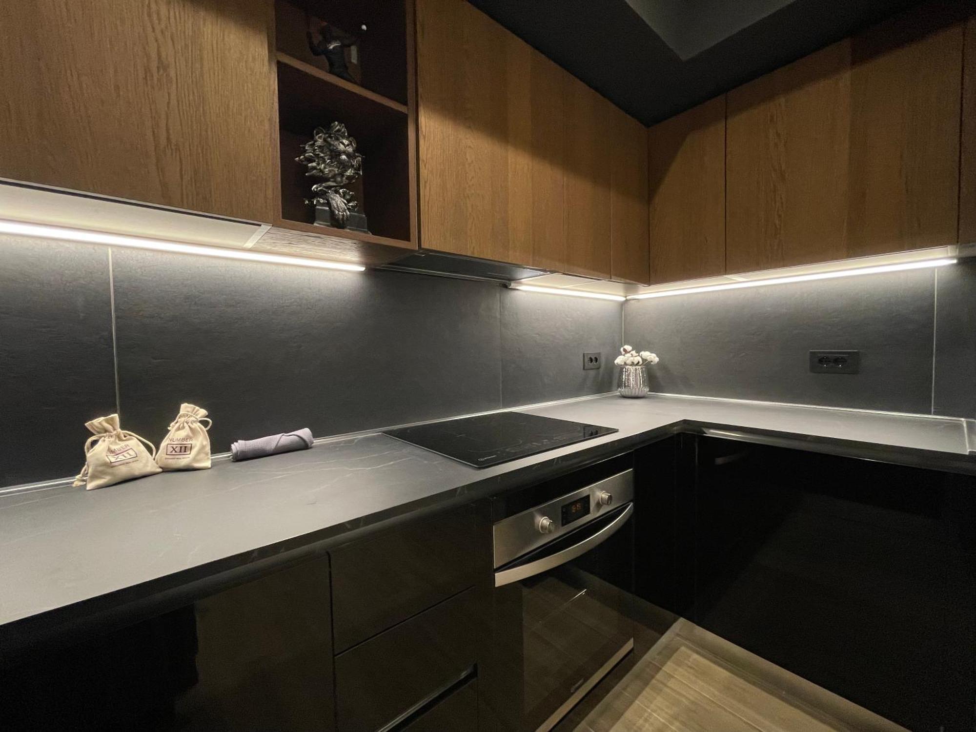 Superior 1br - Fully Renovated & Equipped - Prime Location In Historical Centre - Garibaldi#2 - Free Parking Apartment *