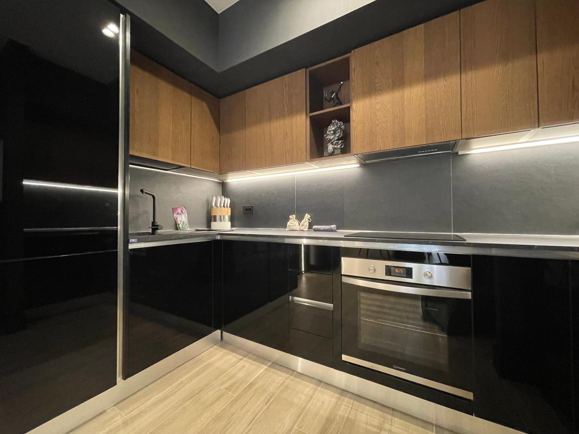 Superior 1br - Fully Renovated & Equipped - Prime Location In Historical Centre - Garibaldi#2 - Free Parking *