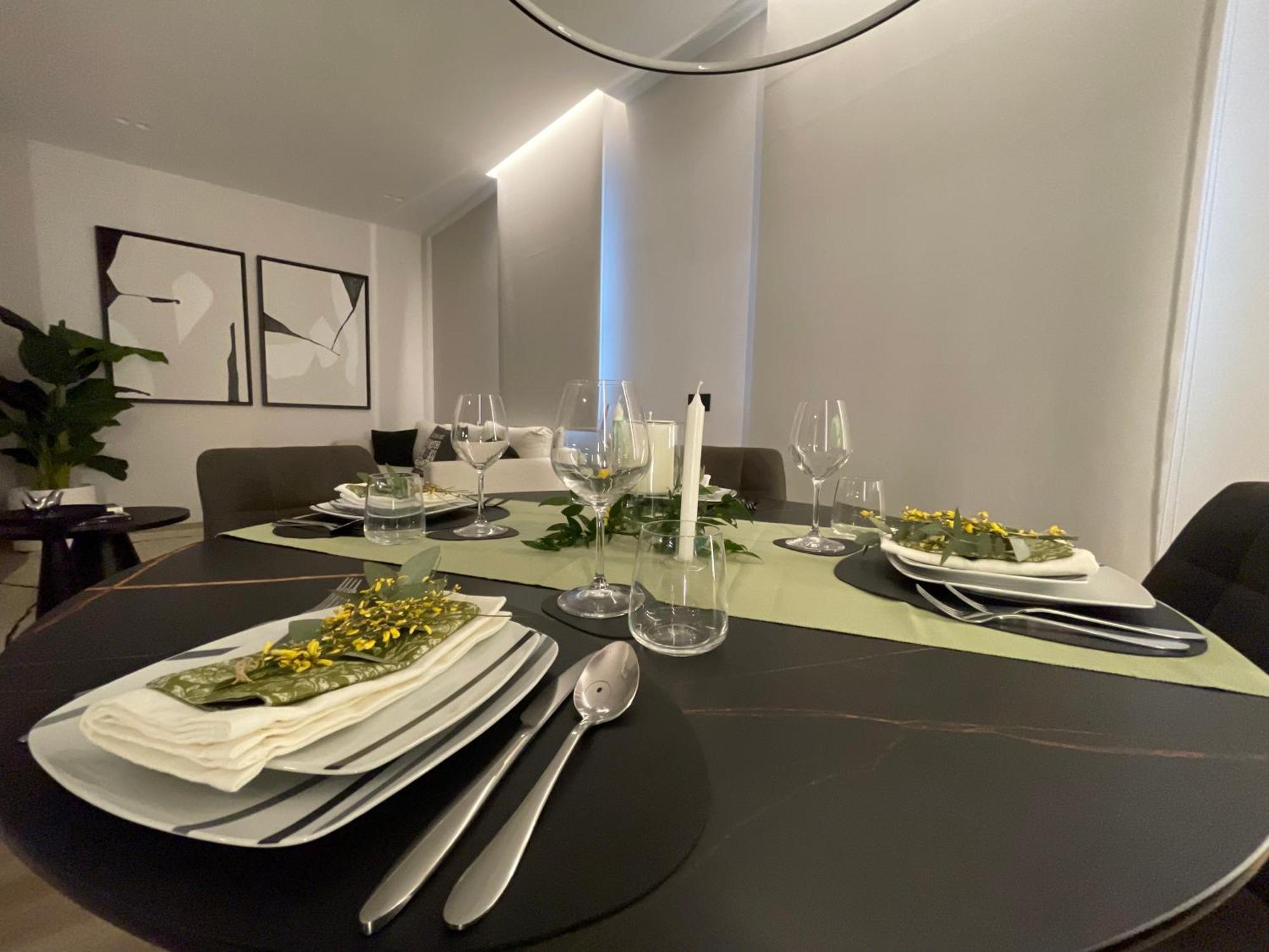 Superior 1br - Fully Renovated & Equipped - Prime Location In Historical Centre - Garibaldi#2 - Free Parking Apartment *