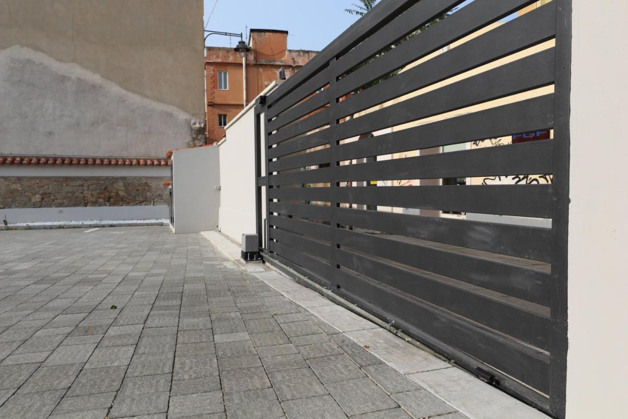 Superior 1br - Fully Renovated & Equipped - Prime Location In Historical Centre - Garibaldi#2 - Free Parking Apartment