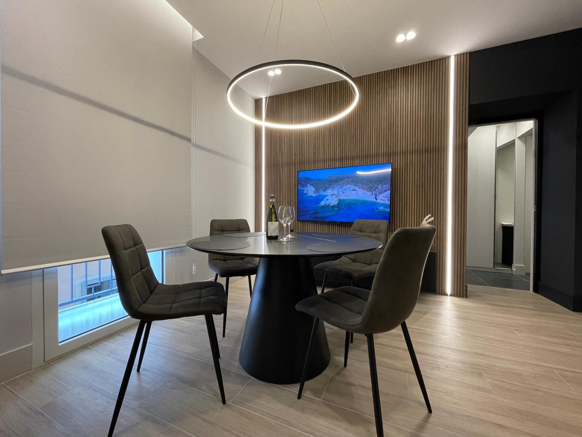 Superior 1br - Fully Renovated & Equipped - Prime Location In Historical Centre - Garibaldi#2 - Free Parking *